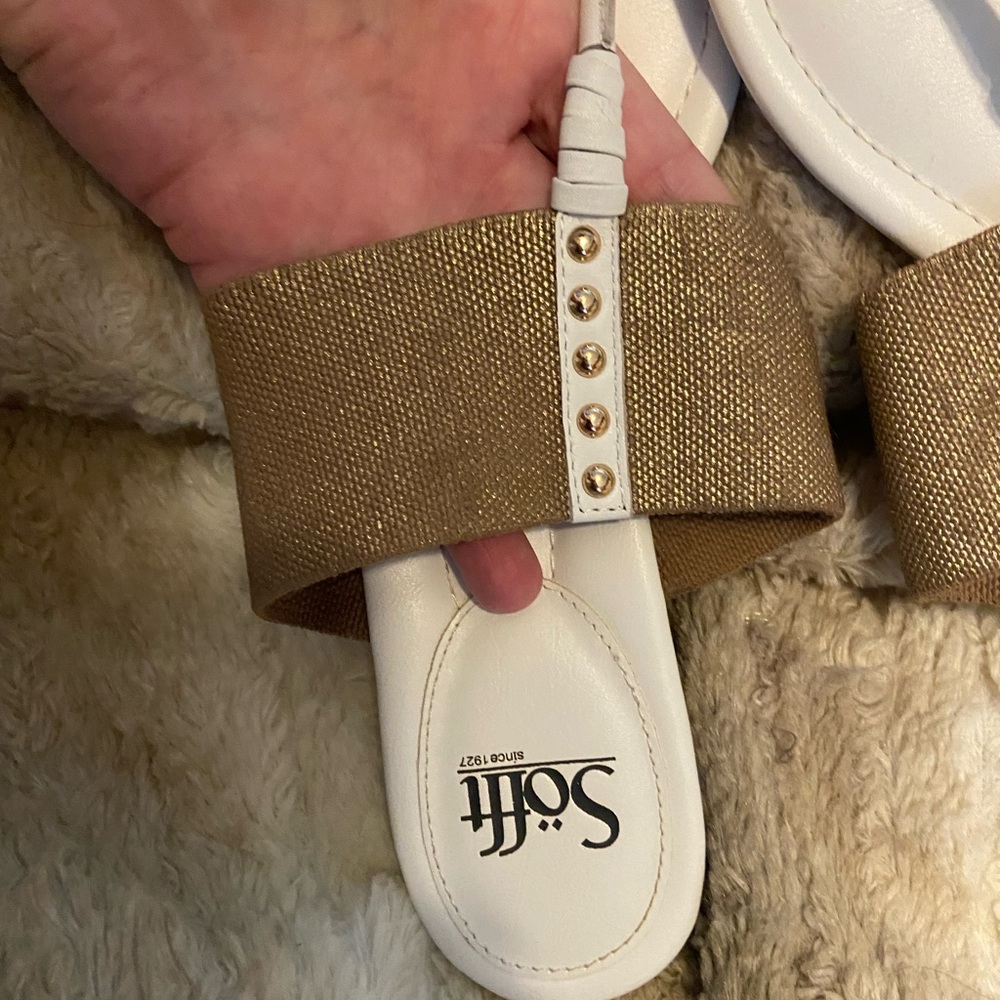 *3/$25* Sofft White and Gold Thong Sandals Size 10 - Picture 4 of 9